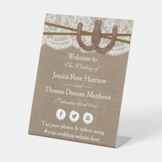Die rustikale Hochzeitskollektion Horseshoe begrüß Sockelschild (Vorderseite)
