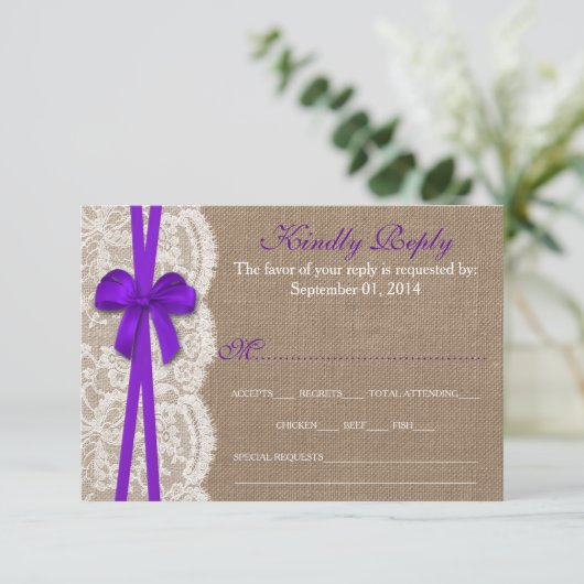 Die Rustikale Lila Bow Wedding Collection RSVP Car (Stehend Vorderseite)