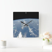 Die Sahara-Staubwolke fliegt nach Westen in den At Quadratische Wanduhr (Zuhause)