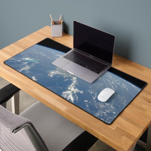 Die Sahara-Staubwolke fliegt nach Westen in den At Schreibtischunterlage (Büro 2)