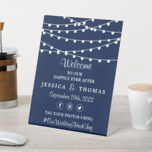 Die Saitenleuchten an der Blue Wedding Collection Sockelschild