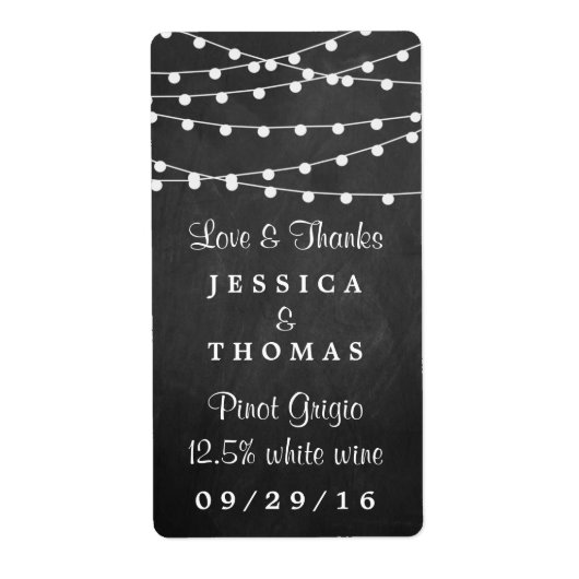 Die Saitenleuchten auf der Chalkboard-Hochzeitssam (Vorne)