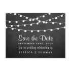 Die Saitenleuchten auf der Chalkboard-Hochzeitssam