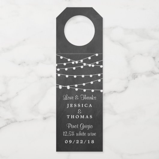 Die Saitenleuchten auf der Chalkboard-Hochzeitssam Flaschenanhänger (Vorderseite)