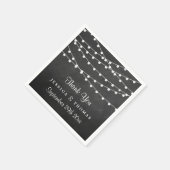 Die Saitenleuchten auf der Chalkboard-Hochzeitssam Serviette (Ecke)