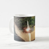 Die Schaffung Kaffeetasse (Vorderseite Links)