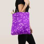 Die scharfen Lichter formen lila Tasche (Von Nahem)