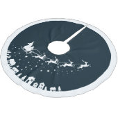 Die Schlittenhütte des Weihnachtsmanns fliegt über Polyester Weihnachtsbaumdecke (Schrägansicht)