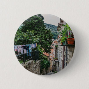 Die schmale Steinstraße in Dubrovnik Button