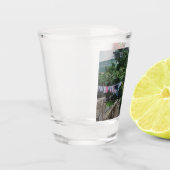 Die schmale Steinstraße in Dubrovnik Schnapsglas (Links)