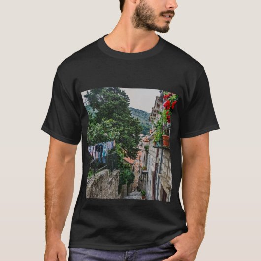 Die schmale Steinstraße in Dubrovnik T-Shirt (Vorderseite)