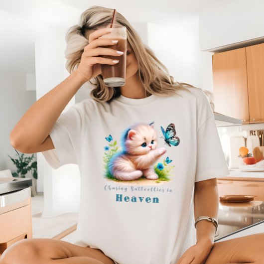 Die Schmetterlinge in der Himmelskatze jagen Tri-Blend Shirt