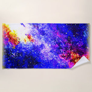 Die Schönheit Nebulas und Galaxien. Jetzt kaufen Strandtuch