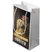 Die Schönheit und der Kuchen der Bestie - Geburtst Kleine Geschenktüte (Rückseite Schrägansicht)