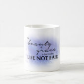 Die Schönheit von Anmut Kaffeetasse (Mittel)