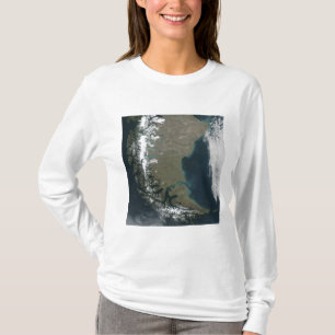 Die schroffen, schneebedeckten Anden T-Shirt