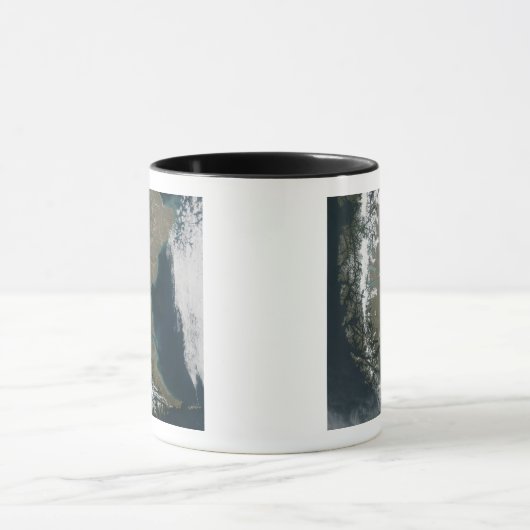 Die schroffen, schneebedeckten Anden Tasse (Zentrum)