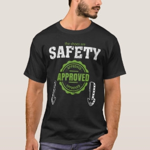 Die Schuhe sind vom Arbeitsschutzteam genehmigt Mi T-Shirt