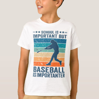 Die Schule ist wichtig, aber Baseball ist wichtig T-Shirt