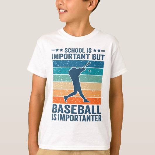 Die Schule ist wichtig, aber Baseball ist wichtig T-Shirt (Vorderseite)