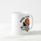 Die Schule ist wichtig, aber Basketball ist wichti Kaffeetasse (VorderseiteRechts)