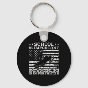 Die Schule ist wichtig, aber das Schneemobil ist w Schlüsselanhänger