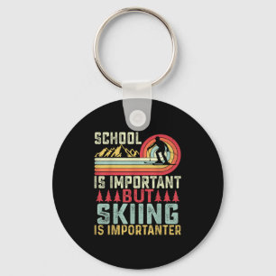 Die Schule ist wichtig, aber das Skifahren ist wic Schlüsselanhänger