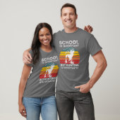 Die Schule ist wichtig, aber die Jagd ist wichtig  T-Shirt (Unisex)