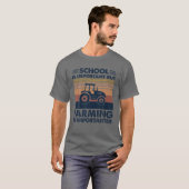 Die Schule ist wichtig, aber die Landwirtschaft is T-Shirt (Vorne ganz)
