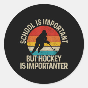 Die Schule ist wichtig, aber Hockey ist wichtig fü Runder Aufkleber