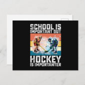 Die Schule ist wichtig, aber Hockey ist wichtig Postkarte (Vorne/Hinten)