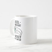 Die Schule ist wichtig, aber Hockey ist wichtiger  Kaffeetasse (Vorderseite Links)