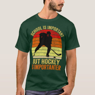 Die Schule ist wichtig, Hockey ist aber wichtig 1 T-Shirt