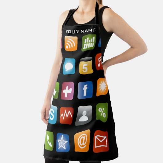 Die Schürze in der sonnigen Küche mit Smartphone-A (InSitu)