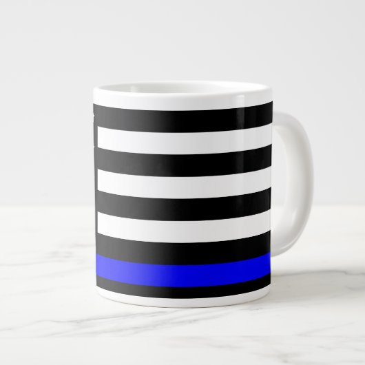 Die Schwarz-Weiß-Flagge der Thin Blue Line Jumbo-Tasse (Vorderseite Rechts)