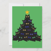 Die schwarze Katze hat sich in den Weihnachtsbauml