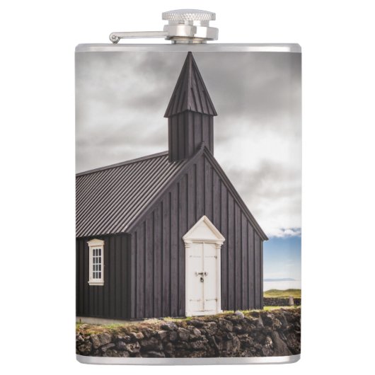 Die Schwarze Kirche Budir, Island Flachmann (Vorderseite)