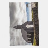 Die Schwarze Kirche Budir, Island Geschirrtuch (Vertikal)