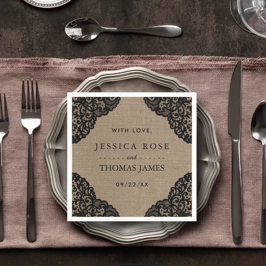 Die schwarze Spitze der rustikalen Hochzeitskollek Serviette