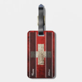 Die Schweiz-Flagge auf altem hölzernem Korn Gepäckanhänger (Rückseite vertikal)