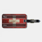 Die Schweiz-Flagge auf altem hölzernem Korn Gepäckanhänger (Rückseite horizontal)