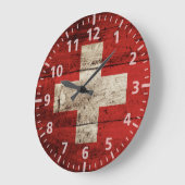 Die Schweiz-Flagge auf altem hölzernem Korn Große Wanduhr (Winkel)