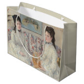 Die Schwestern (von Berthe Morisot) Große Geschenktüte (Rückseite Schrägansicht)