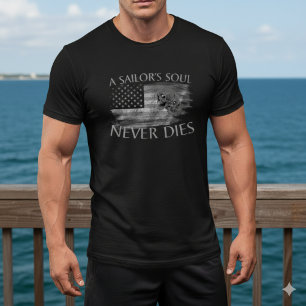 Die Seele eines Seemanns stirbt nie American Flag T-Shirt