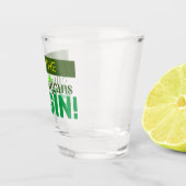 Die Shenanigans ließ mit Schießglas an Schnapsglas (Rechts)