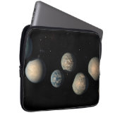 Die sieben Planeten der Erdgröße von Trappist-1 Laptopschutzhülle (Vorne Rechts)