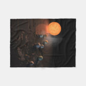 Die sieben Planeten von Trappist-1 sind im Orbit u Fleecedecke (Vorderseite (Horizontal))