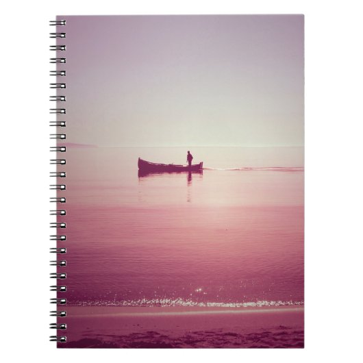 Die Silhouette der Fischer mit dem Schiff im Meer  Notizblock (Vorderseite)