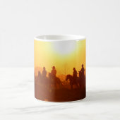 Die Silhouette des Fahrers als Kostüm w Kaffeetasse (Mittel)