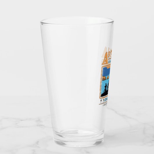 Die Silhouetten der Goonies über Astoria Goondocks Glas (Rechts)